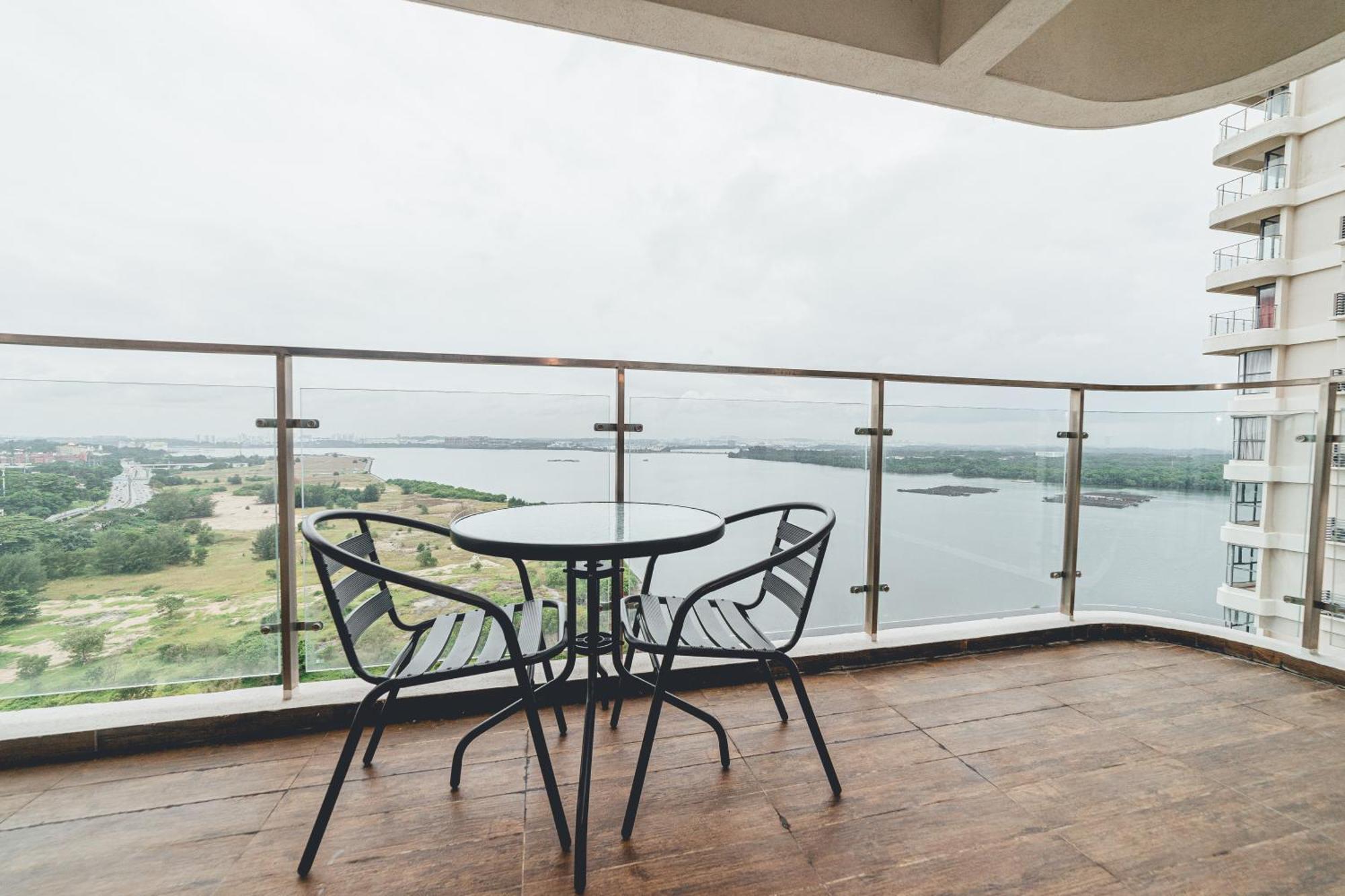 Danga Bay Harmony Hideout 3br 8pax Balcony Seaview By Our Johor Bahru
